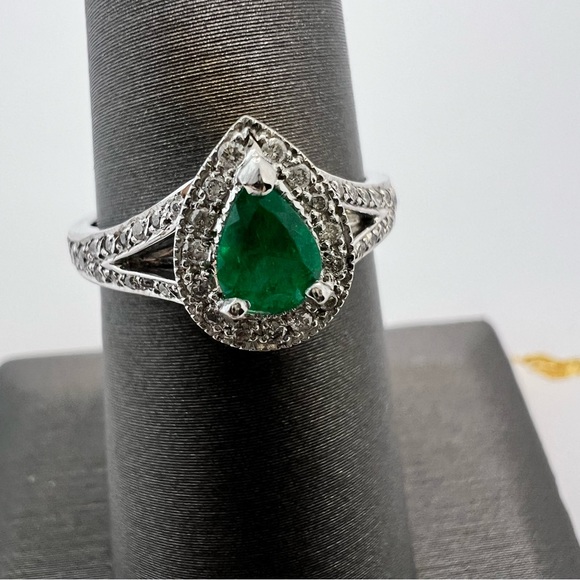 14k White Gold Diamond & Emerald Ring - Picture 3 of 7